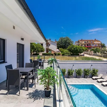 Villa Elodie Medulin Exterior photo