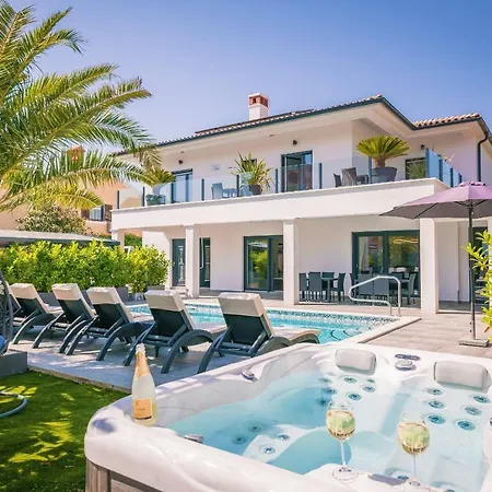Villa Elodie Medulin Exterior photo